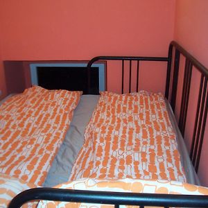 Kleine Kamer met Twee Aparte Bedden